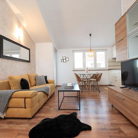 Apartments Anita Nin Eksteriør bilde