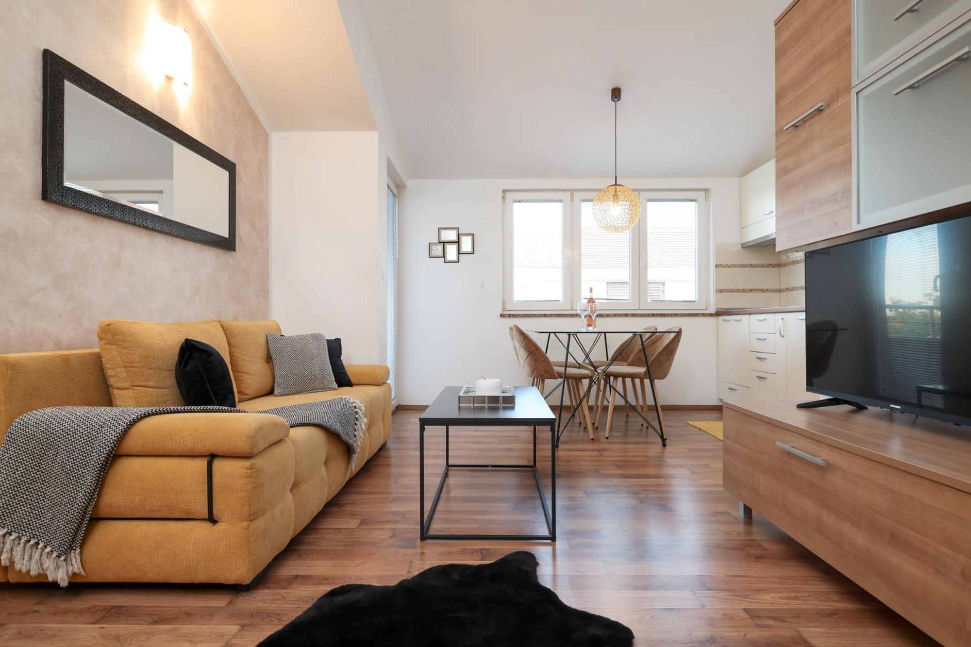 Apartments Anita Nin Eksteriør bilde
